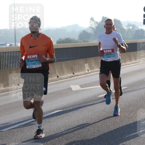03.10.2025 - Köhlbrandbrückenlauf Lena Gebhardt http://msf.ph/oto/9052032 03.10.2025 09:15:04 Position 1 1101, 1048, 1251 meine-sportfotos.de