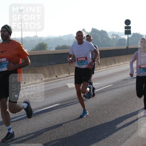 03.10.2025 - Köhlbrandbrückenlauf Lena Gebhardt http://msf.ph/oto/9052046 03.10.2025 09:15:04 Position 1 1101, 1048, 1251 meine-sportfotos.de