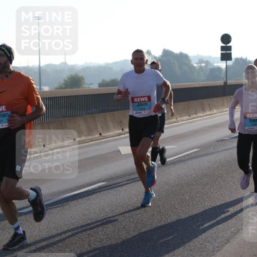 03.10.2025 - Köhlbrandbrückenlauf Lena Gebhardt http://msf.ph/oto/9052052 03.10.2025 09:15:04 Position 1 1101, 1048, 1251 meine-sportfotos.de
