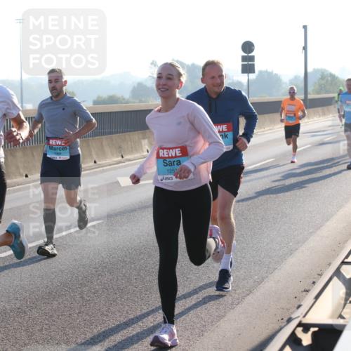 03.10.2025 - Köhlbrandbrückenlauf Lena Gebhardt http://msf.ph/oto/9052073 03.10.2025 09:15:05 Position 1 1048, 125 meine-sportfotos.de