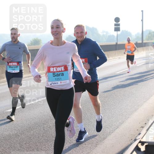 03.10.2025 - Köhlbrandbrückenlauf Lena Gebhardt http://msf.ph/oto/9052087 03.10.2025 09:15:06 Position 1 1069, 1251, 7121 meine-sportfotos.de