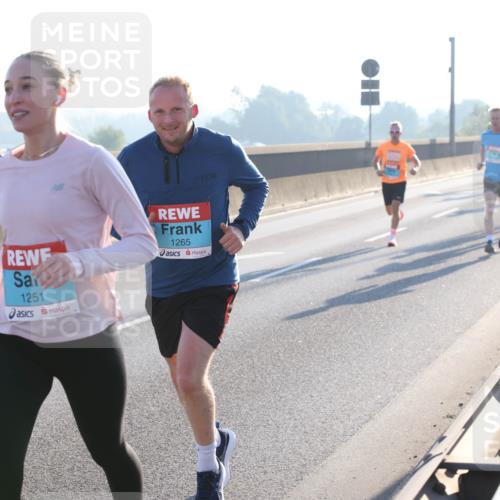 03.10.2025 - Köhlbrandbrückenlauf Lena Gebhardt http://msf.ph/oto/9052101 03.10.2025 09:15:06 Position 1 1069, 1251, 1265 meine-sportfotos.de