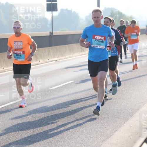 03.10.2025 - Köhlbrandbrückenlauf Lena Gebhardt http://msf.ph/oto/9052131 03.10.2025 09:15:07 Position 1 3043, 1030 meine-sportfotos.de