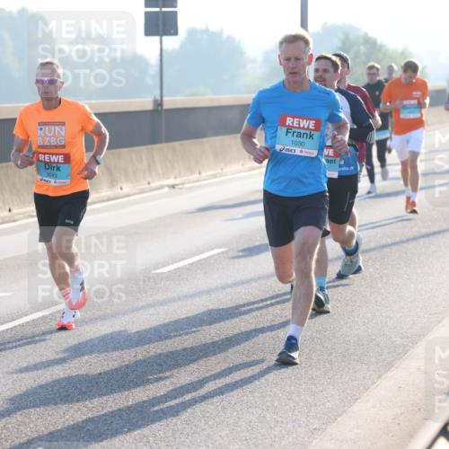 03.10.2025 - Köhlbrandbrückenlauf Lena Gebhardt http://msf.ph/oto/9052136 03.10.2025 09:15:07 Position 1 3043, 1030 meine-sportfotos.de