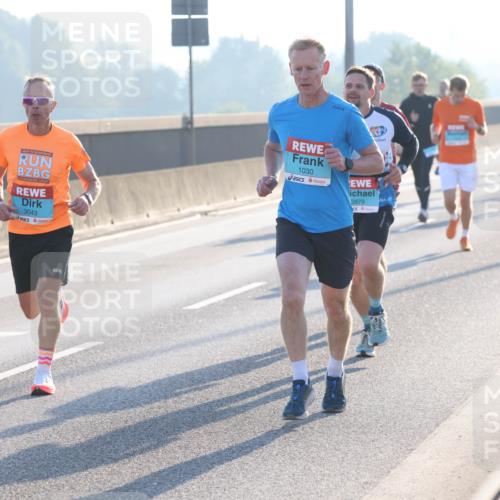 03.10.2025 - Köhlbrandbrückenlauf Lena Gebhardt http://msf.ph/oto/9052138 03.10.2025 09:15:07 Position 1 3043, 1030, 2879 meine-sportfotos.de
