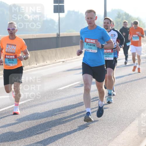 03.10.2025 - Köhlbrandbrückenlauf Lena Gebhardt http://msf.ph/oto/9052144 03.10.2025 09:15:07 Position 1 3043, 1030, 2879 meine-sportfotos.de