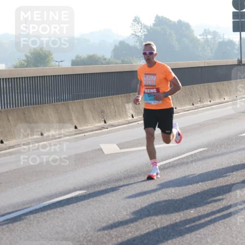 03.10.2025 - Köhlbrandbrückenlauf Lena Gebhardt http://msf.ph/oto/9052151 03.10.2025 09:15:08 Position 1 1030, 2879 meine-sportfotos.de