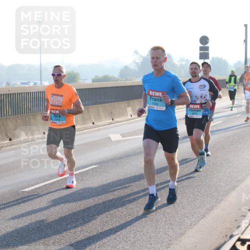 03.10.2025 - Köhlbrandbrückenlauf Lena Gebhardt http://msf.ph/oto/9052204 03.10.2025 09:15:09 Position 1 1030, 2879, 3043 meine-sportfotos.de