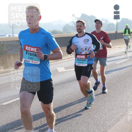 03.10.2025 - Köhlbrandbrückenlauf Lena Gebhardt http://msf.ph/oto/9052235 03.10.2025 09:15:09 Position 1 1030, 2879 meine-sportfotos.de