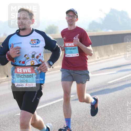 03.10.2025 - Köhlbrandbrückenlauf Lena Gebhardt http://msf.ph/oto/9052251 03.10.2025 09:15:10 Position 1 2879, 1035 meine-sportfotos.de