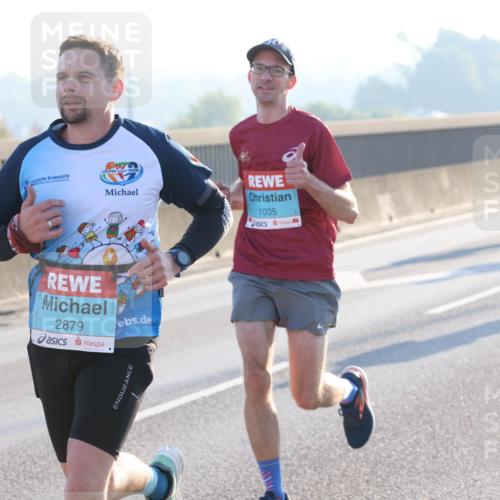 03.10.2025 - Köhlbrandbrückenlauf Lena Gebhardt http://msf.ph/oto/9052258 03.10.2025 09:15:10 Position 1 1035, 2879 meine-sportfotos.de
