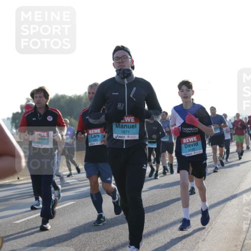 03.10.2025 - Köhlbrandbrückenlauf Jannik Wohlers http://msf.ph/oto/9052291 03.10.2025 09:19:21 Position 3 3407, 3405, 1871, 3196 meine-sportfotos.de