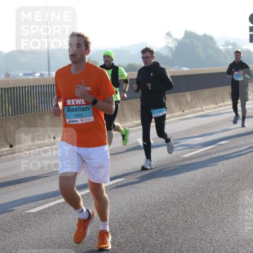 03.10.2025 - Köhlbrandbrückenlauf Lena Gebhardt http://msf.ph/oto/9052318 03.10.2025 09:15:13 Position 1 1423 meine-sportfotos.de