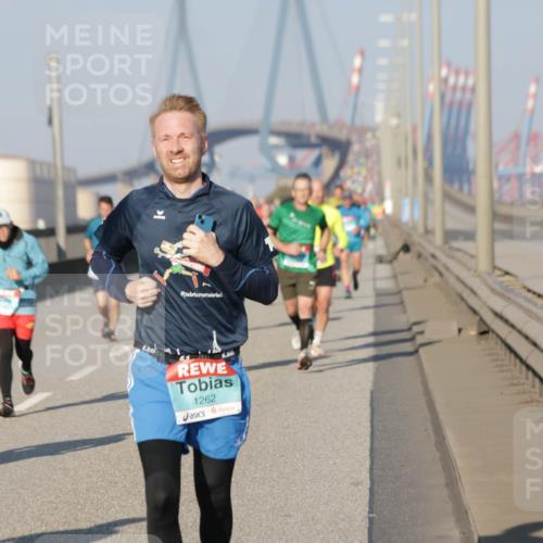 03.10.2025 - Köhlbrandbrückenlauf Jannik Wohlers http://msf.ph/oto/9052339 03.10.2025 09:46:45 Position 3 1262 meine-sportfotos.de