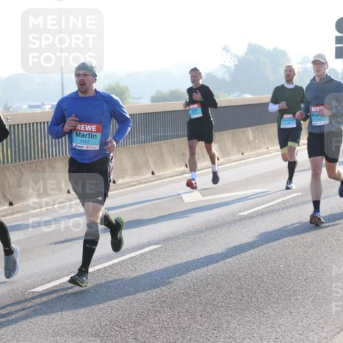 03.10.2025 - Köhlbrandbrückenlauf Lena Gebhardt http://msf.ph/oto/9052446 03.10.2025 09:15:17 Position 1 122, 1157, 1150 meine-sportfotos.de