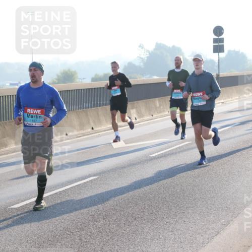 03.10.2025 - Köhlbrandbrückenlauf Lena Gebhardt http://msf.ph/oto/9052459 03.10.2025 09:15:17 Position 1 1122, 1157, 1150 meine-sportfotos.de