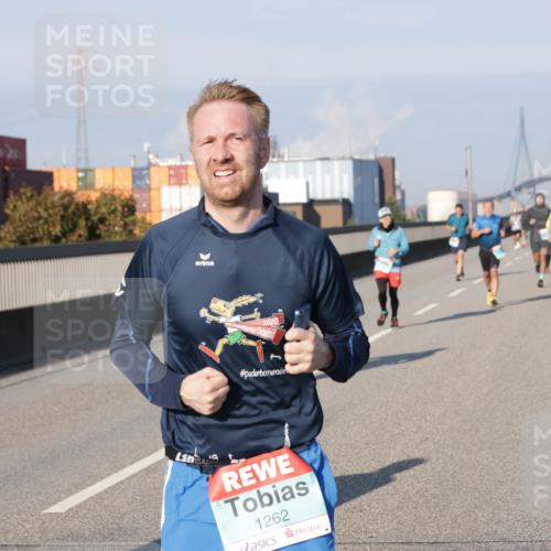 03.10.2025 - Köhlbrandbrückenlauf Jannik Wohlers http://msf.ph/oto/9052476 03.10.2025 09:46:48 Position 3 1315, 1262 meine-sportfotos.de