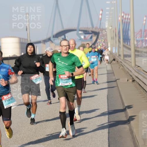 03.10.2025 - Köhlbrandbrückenlauf Jannik Wohlers http://msf.ph/oto/9052510 03.10.2025 09:46:51 Position 3 2712, 2948, 3658 meine-sportfotos.de