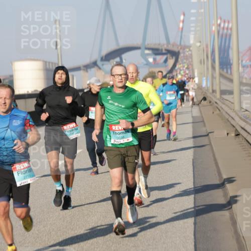 03.10.2025 - Köhlbrandbrückenlauf Jannik Wohlers http://msf.ph/oto/9052515 03.10.2025 09:46:51 Position 3 2712, 2948, 3658 meine-sportfotos.de