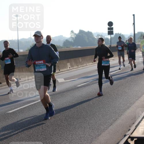 03.10.2025 - Köhlbrandbrückenlauf Lena Gebhardt http://msf.ph/oto/9052525 03.10.2025 09:15:19 Position 1 1150 meine-sportfotos.de