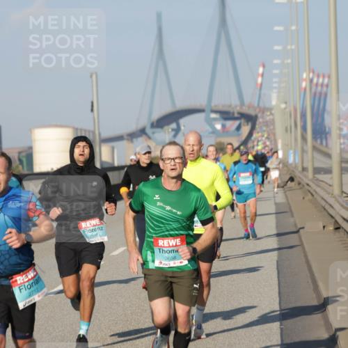 03.10.2025 - Köhlbrandbrückenlauf Jannik Wohlers http://msf.ph/oto/9052535 03.10.2025 09:46:52 Position 3 2712, 2948, 3658 meine-sportfotos.de
