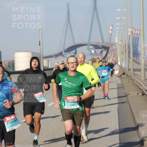 03.10.2025 - Köhlbrandbrückenlauf Jannik Wohlers http://msf.ph/oto/9052539 03.10.2025 09:46:52 Position 3 2712, 2948, 3658 meine-sportfotos.de