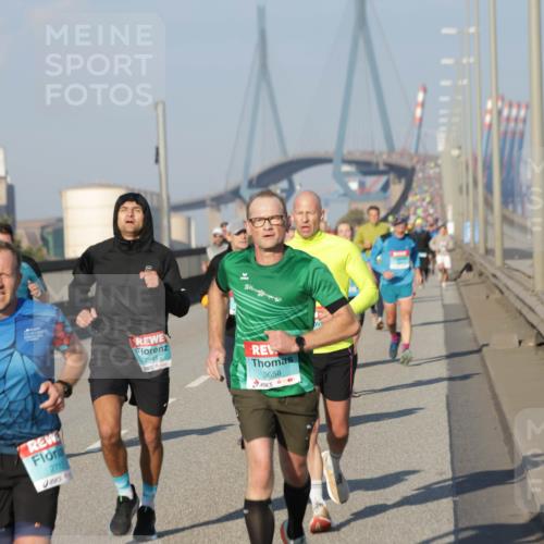 03.10.2025 - Köhlbrandbrückenlauf Jannik Wohlers http://msf.ph/oto/9052549 03.10.2025 09:46:52 Position 3 2948, 3658, 2712 meine-sportfotos.de