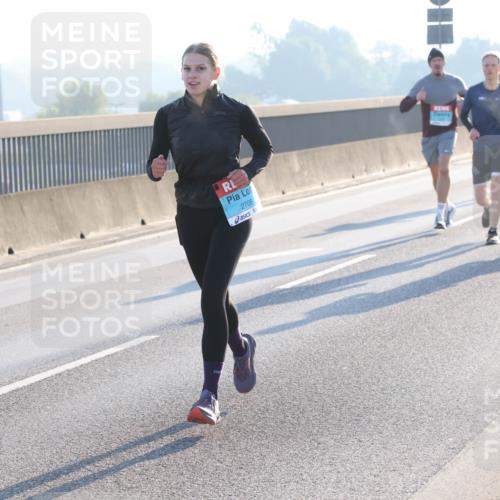 03.10.2025 - Köhlbrandbrückenlauf Lena Gebhardt http://msf.ph/oto/9052551 03.10.2025 09:15:20 Position 1 1180, 2708 meine-sportfotos.de