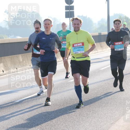 03.10.2025 - Köhlbrandbrückenlauf Lena Gebhardt http://msf.ph/oto/9052580 03.10.2025 09:15:21 Position 1 1083, 3775 meine-sportfotos.de