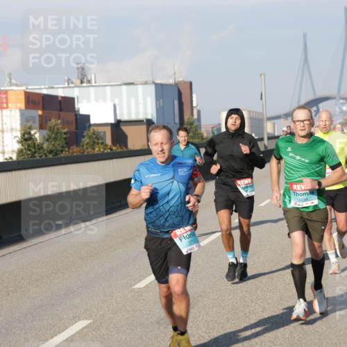 03.10.2025 - Köhlbrandbrückenlauf Jannik Wohlers http://msf.ph/oto/9052585 03.10.2025 09:46:53 Position 3 1330, 2712, 3658 meine-sportfotos.de