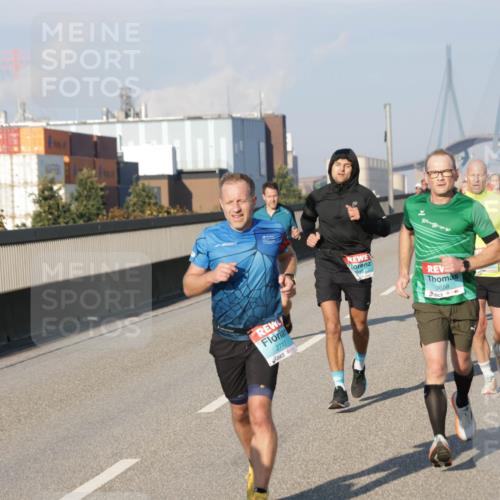 03.10.2025 - Köhlbrandbrückenlauf Jannik Wohlers http://msf.ph/oto/9052589 03.10.2025 09:46:53 Position 3 330, 2712, 3658 meine-sportfotos.de