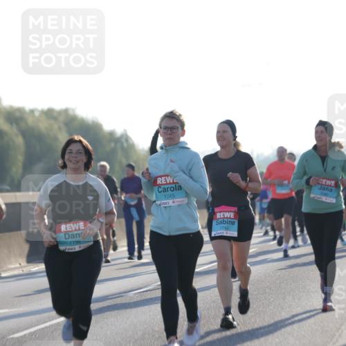 03.10.2025 - Köhlbrandbrückenlauf Jannik Wohlers http://msf.ph/oto/9052590 03.10.2025 09:19:30 Position 3 1796, 1745, 1743, 3580 meine-sportfotos.de