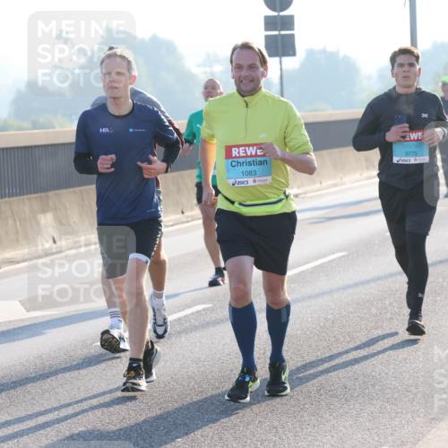 03.10.2025 - Köhlbrandbrückenlauf Lena Gebhardt http://msf.ph/oto/9052596 03.10.2025 09:15:22 Position 1 1083, 3775 meine-sportfotos.de