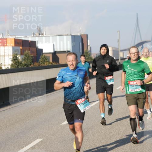 03.10.2025 - Köhlbrandbrückenlauf Jannik Wohlers http://msf.ph/oto/9052599 03.10.2025 09:46:53 Position 3 2712, 2948, 3658 meine-sportfotos.de
