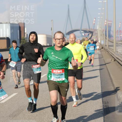 03.10.2025 - Köhlbrandbrückenlauf Jannik Wohlers http://msf.ph/oto/9052615 03.10.2025 09:46:54 Position 3 2712, 2948, 3658 meine-sportfotos.de