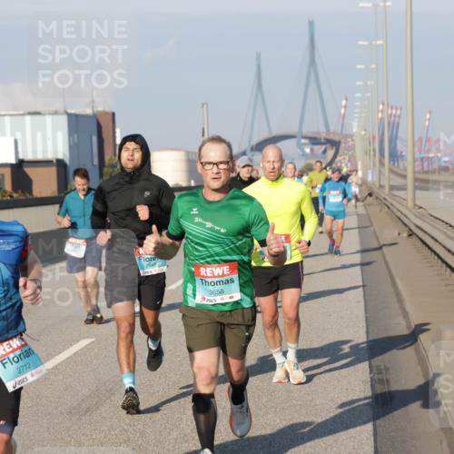 03.10.2025 - Köhlbrandbrückenlauf Jannik Wohlers http://msf.ph/oto/9052630 03.10.2025 09:46:54 Position 3 2712, 7, 2948, 3658 meine-sportfotos.de