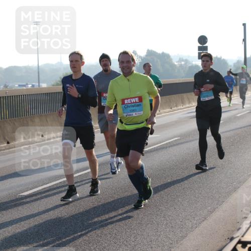 03.10.2025 - Köhlbrandbrückenlauf Lena Gebhardt http://msf.ph/oto/9052632 03.10.2025 09:15:23 Position 1 1083, 3775 meine-sportfotos.de
