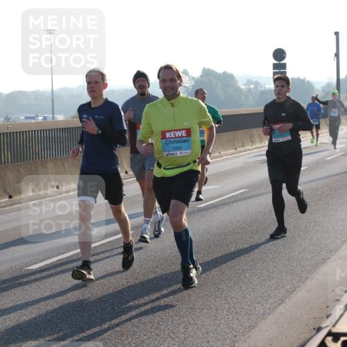 03.10.2025 - Köhlbrandbrückenlauf Lena Gebhardt http://msf.ph/oto/9052637 03.10.2025 09:15:23 Position 1 1083 meine-sportfotos.de
