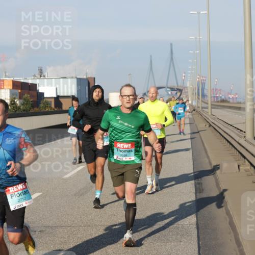 03.10.2025 - Köhlbrandbrückenlauf Jannik Wohlers http://msf.ph/oto/9052677 03.10.2025 09:46:54 Position 3 2712, 3658 meine-sportfotos.de