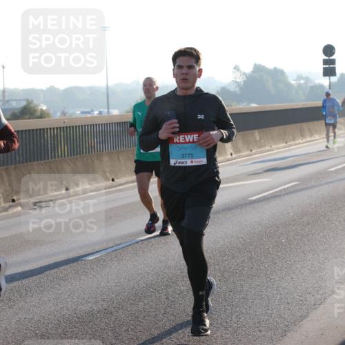 03.10.2025 - Köhlbrandbrückenlauf Lena Gebhardt http://msf.ph/oto/9052691 03.10.2025 09:15:24 Position 1 1237, 3775 meine-sportfotos.de