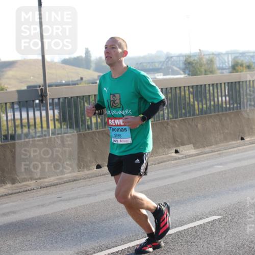 03.10.2025 - Köhlbrandbrückenlauf Lena Gebhardt http://msf.ph/oto/9052726 03.10.2025 09:15:26 Position 1 3185 meine-sportfotos.de