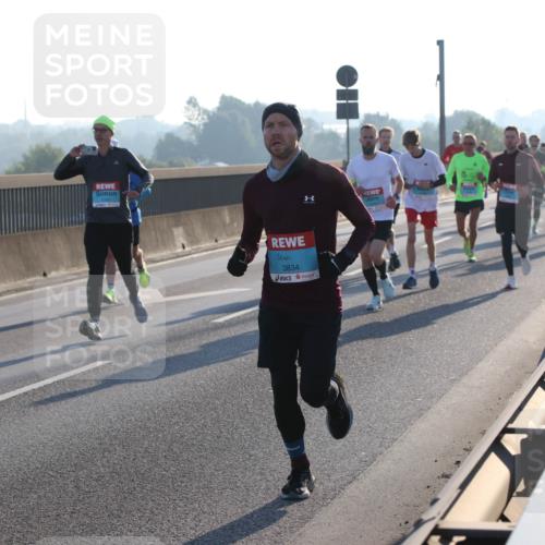 03.10.2025 - Köhlbrandbrückenlauf Lena Gebhardt http://msf.ph/oto/9052754 03.10.2025 09:15:28 Position 1 3834 meine-sportfotos.de