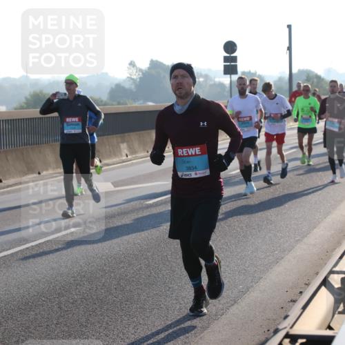 03.10.2025 - Köhlbrandbrückenlauf Lena Gebhardt http://msf.ph/oto/9052763 03.10.2025 09:15:28 Position 1 3834 meine-sportfotos.de