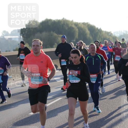 03.10.2025 - Köhlbrandbrückenlauf Jannik Wohlers http://msf.ph/oto/9052780 03.10.2025 09:19:39 Position 3 1973, 2155, 1805 meine-sportfotos.de