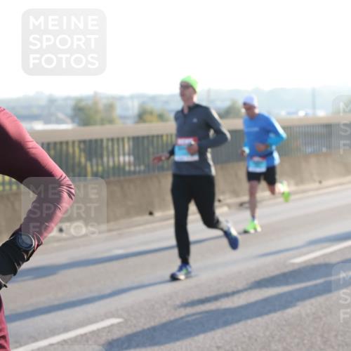 03.10.2025 - Köhlbrandbrückenlauf Lena Gebhardt http://msf.ph/oto/9052786 03.10.2025 09:15:29 Position 1 4 meine-sportfotos.de