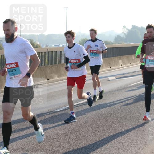 03.10.2025 - Köhlbrandbrückenlauf Lena Gebhardt http://msf.ph/oto/9052821 03.10.2025 09:15:31 Position 1 1036, 3155, 2302 meine-sportfotos.de