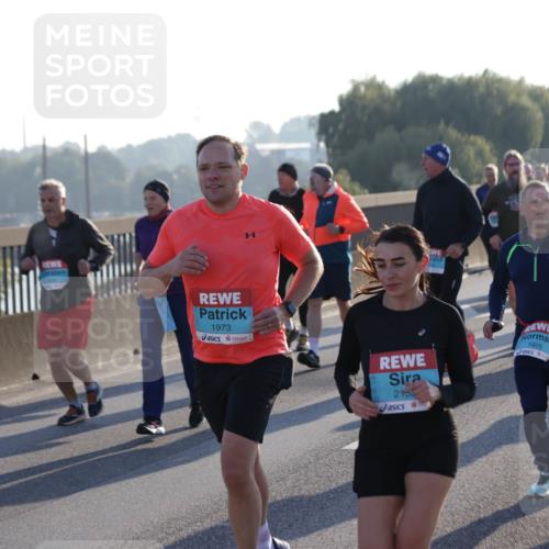 03.10.2025 - Köhlbrandbrückenlauf Jannik Wohlers http://msf.ph/oto/9052829 03.10.2025 09:19:39 Position 3 1973, 2155, 1805 meine-sportfotos.de