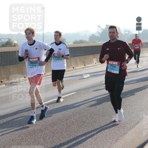 03.10.2025 - Köhlbrandbrückenlauf Lena Gebhardt http://msf.ph/oto/9052833 03.10.2025 09:15:31 Position 1 2728, 3155, 2302 meine-sportfotos.de