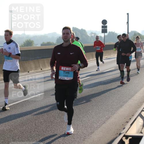 03.10.2025 - Köhlbrandbrückenlauf Lena Gebhardt http://msf.ph/oto/9052845 03.10.2025 09:15:32 Position 1 2728, 3155, 2302 meine-sportfotos.de