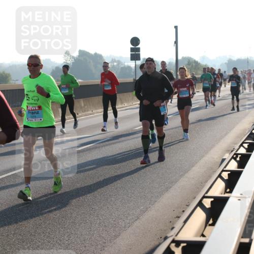 03.10.2025 - Köhlbrandbrückenlauf Lena Gebhardt http://msf.ph/oto/9052875 03.10.2025 09:15:32 Position 1 2302, 1079 meine-sportfotos.de